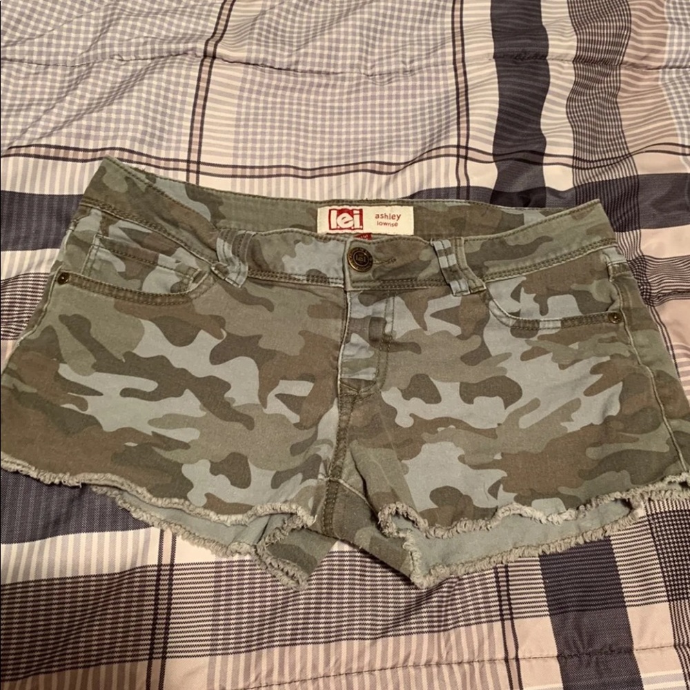 Women’s Camo Jean Shorts